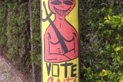 Someone painted this on a telephone pole. Don´t ask.